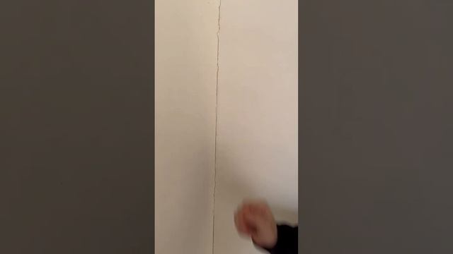 Почему трещит штукатурка. поддержать канал 2202201017657301 (копим на свет)