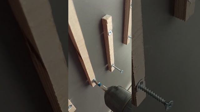 крутиим вертим. закладные под скрытый крепеж. #рейки #декоррейки #массив #дизайн смотреть онлайн