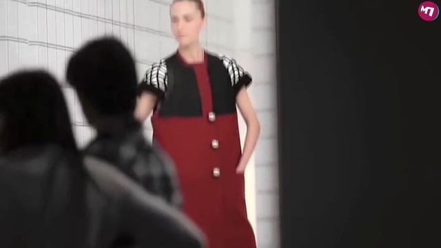 MAX ПОЯСНИТ | BALENCIAGA смотреть онлайн