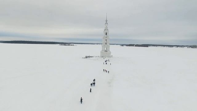 Колокольня Никольского собора."затопленная колокольня".Калязин. смотреть онлайн