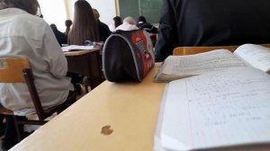 училка орет на весь класс!!!!!