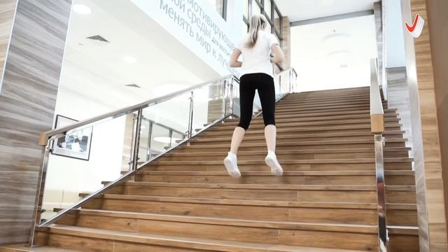 Физкультура онлайн. Комплекс упражнений на лестнице. смотреть онлайн
