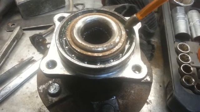 Неразборную ступицу можно смазать)))