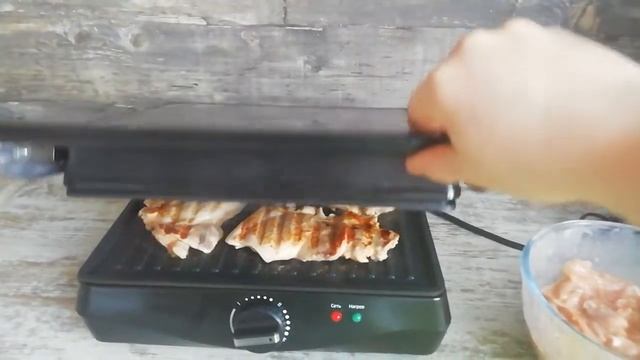 Как быстро и легко пожарить куриное филе и картошку. Обзор электрогриля Kitfort KT - 1631 смотреть онлайн