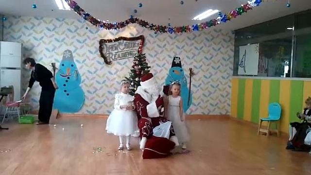 Садик Apple Tree. 2010/11 Новый Год. Стишки (Часть 15) смотреть онлайн