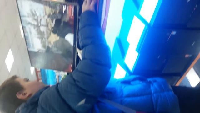 Школьник играет в кс го в DNS смотреть онлайн