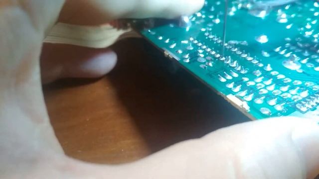 Как выпаять микросхему в dip-корпусе паяльником. Паяем с помощью иглы от шприца. Урок пайки 3 смотреть онлайн