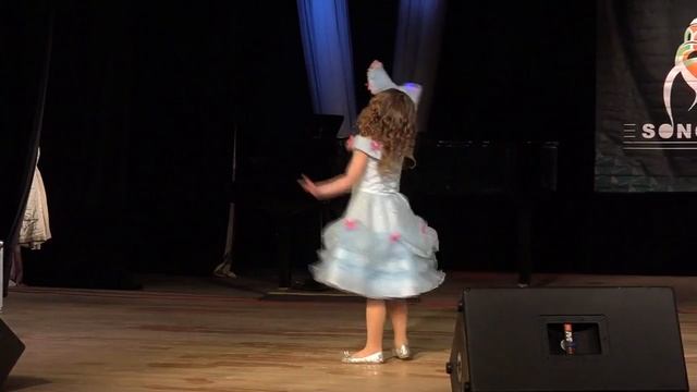 Маша Рябухина Kinder Mix Show - Папа, подари! смотреть онлайн