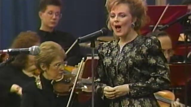 Jennifer Roberts sings I WONDER AS I WANDER смотреть онлайн