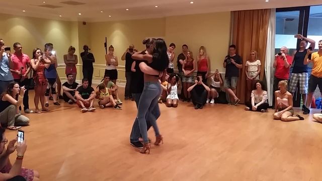 Isabelle & Felicien - Fluid Moves - Like Festival Lisbon 2016 смотреть онлайн