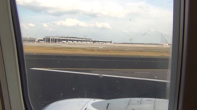 landing at Berlin Schönefeld / Brandenburg Airport смотреть онлайн