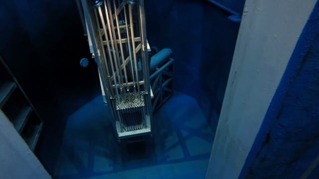 Bizarre Radioactive fluorescence inside the nuclear reactor смотреть онлайн