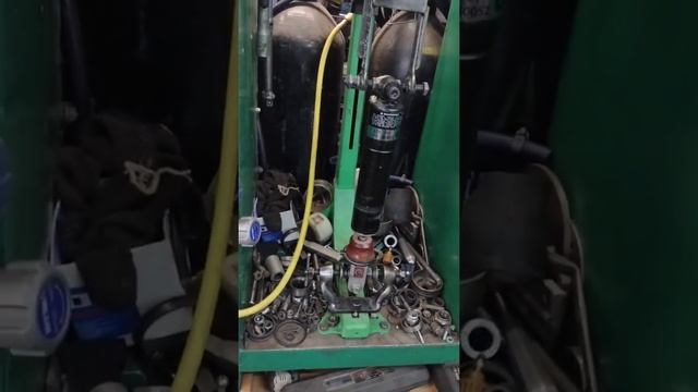 2021.12.15: задний амортизатор SHOWA