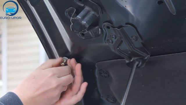 Установка амортизатора капота на Nissan Leaf / Ниссан Лиф смотреть онлайн