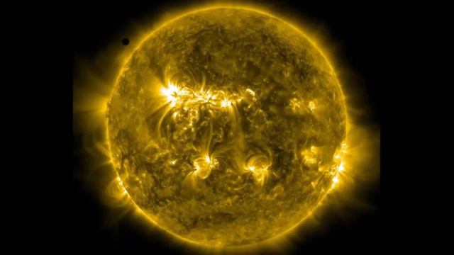 Venus Should Be 'Locked' With One Side Facing The Sun. Here's Why It Isn't смотреть онлайн