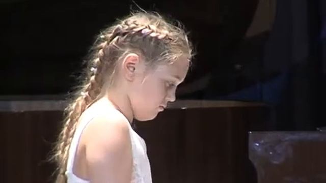 Луч Солнца сквозь золото листвы смотреть онлайн