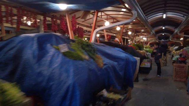 Вечерняя прогулка по Варне, Цены на овощи и фрукты в Болгарии на базаре, центр города Варна, уютно. смотреть онлайн