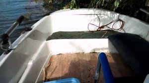 Лодка Пингвин на воде