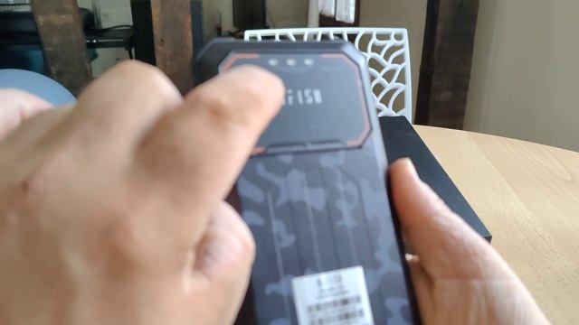 Déballage Smartphone Iiif150 B1