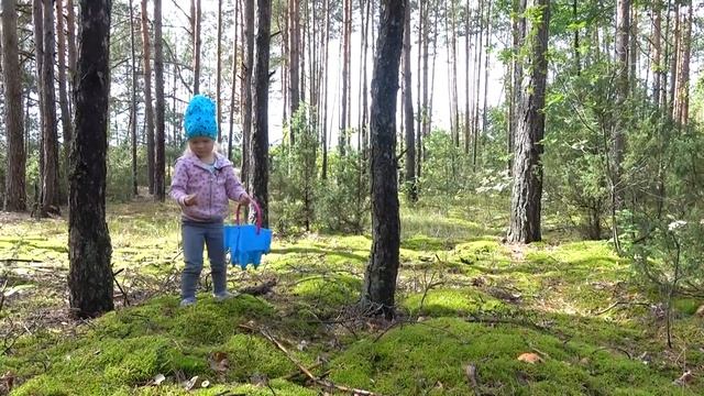 ПАПА И СОФИЯ В ЛЕСУ. СОФУНЬЯ ШАЛУНЬЯ. смотреть онлайн