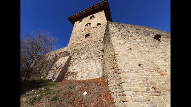Serralunga d'Alba (CN) смотреть онлайн