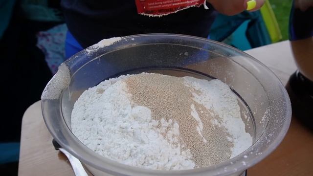 24 ЧАСА В ПАЛАТКЕ С КОТАМИ ГОТОВИМ ПИЦЦУ С МИКСЕРОМ OBERHOF смотреть онлайн