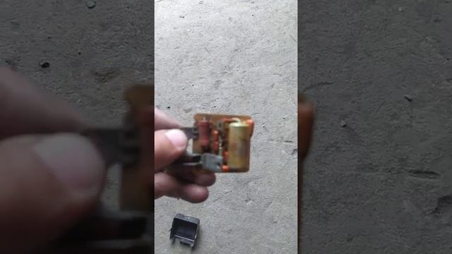 ДРАГМЕТАЛЛ Реле поворотов ИЖРП 4.Как оказалось драгметалл ЕСТЬ! ? смотреть онлайн