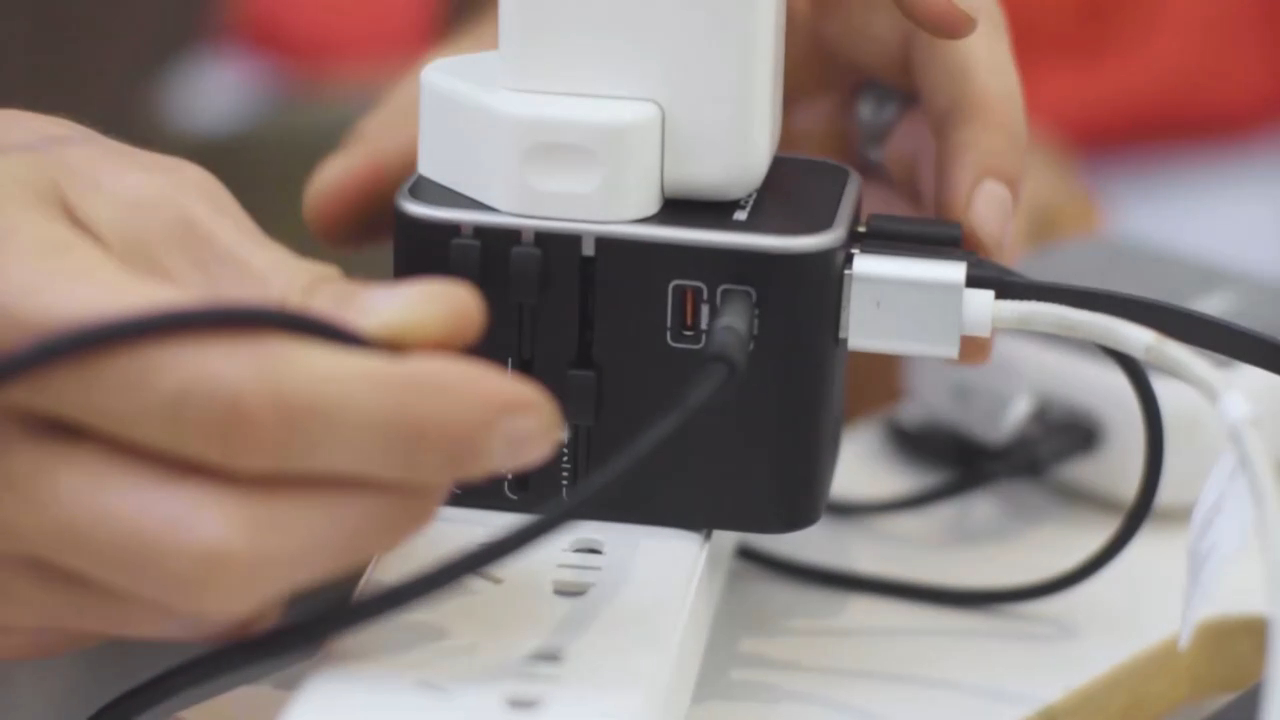 Универсальное зарядное устройство Nimble смотреть онлайн