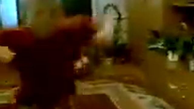 пацан ТАНЦУЕТ ТЕЛЕФОНЧИК смотреть онлайн