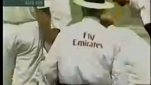 BRUTAL BOUNCER Brett Lee almost killed Devon Smith смотреть онлайн