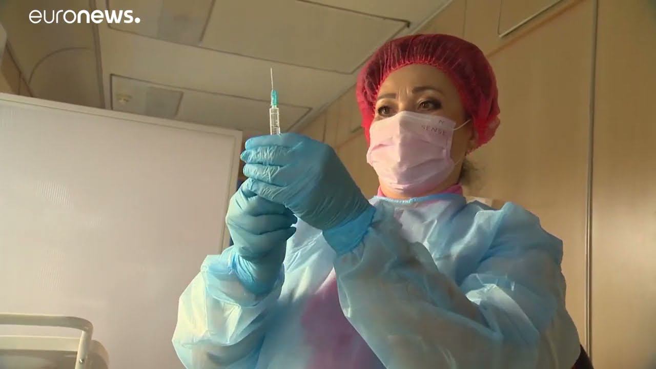 Вакцинный поезд объезжает Сибирь смотреть онлайн