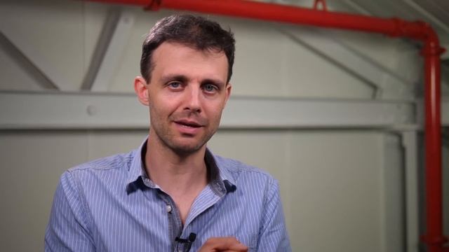 Как работают кварцевые часы? (Steve Mould НА РУССКОМ) смотреть онлайн