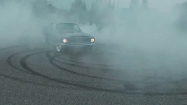 Ford Mustang 1968 Fastback Shelby 427 doing Donuts смотреть онлайн