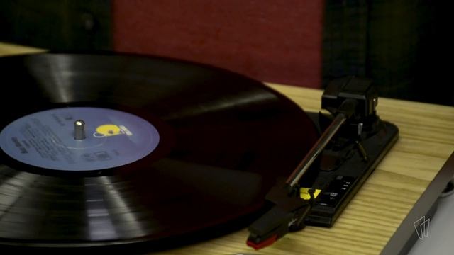 How-To: Play a Vinyl Record смотреть онлайн