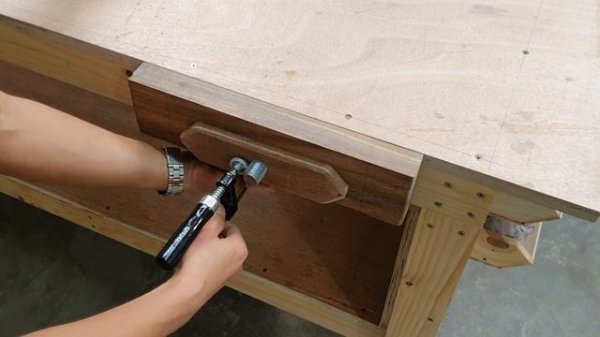 Bench Vise Simple || A DIY Woodworking Project