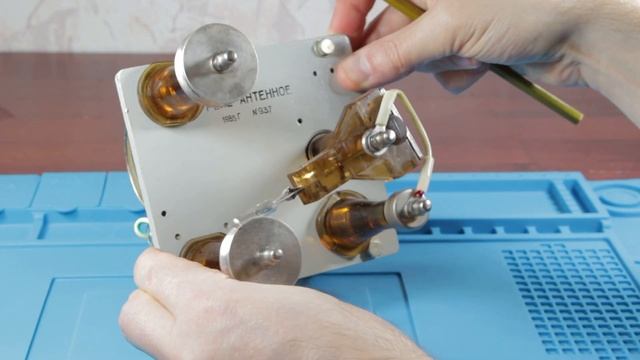 Антенное реле от средневолнового судового радиопередатчика Муссон. Описание, опробование работы смотреть онлайн