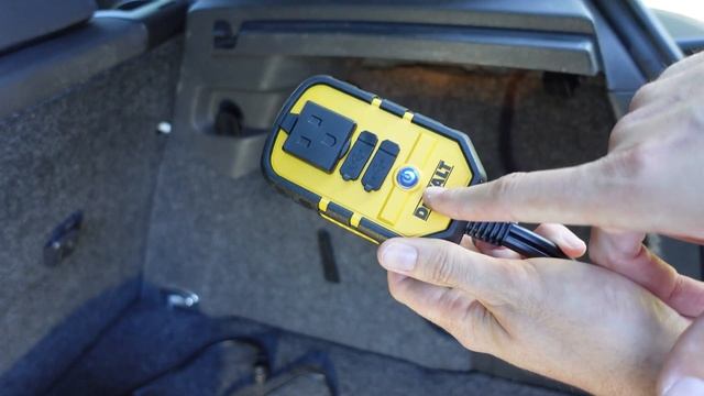 DeWALT DXAEPI140 - 12 Volt 140 Watt Power Inverter With 3 Prong Plug and USB смотреть онлайн