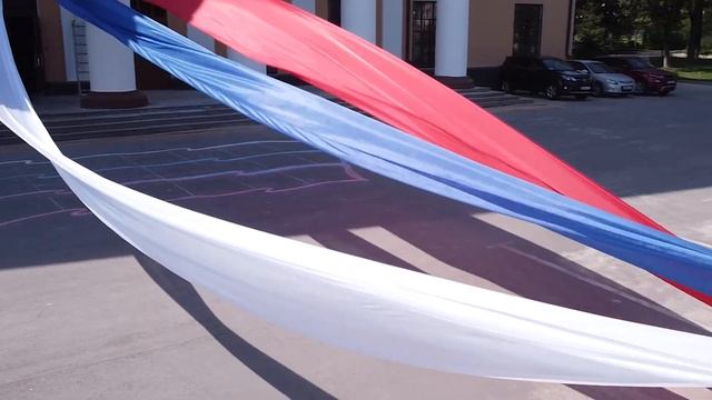 Флешмоб в День Государственного флага Российской Федерации. смотреть онлайн