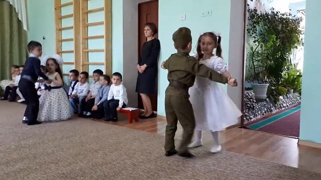 Детские танцы . смотреть онлайн