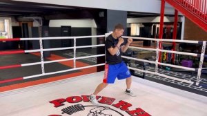 Как натренировать лёгкость и быстроту движения на ногах в боксе. #бокс #школабокса #footwork