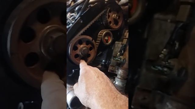 замена сальника распредвала Ниссан Примера P10, дизель смотреть онлайн