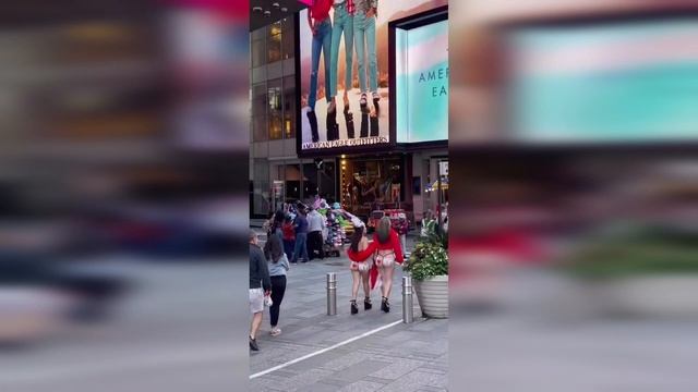 Я не поняв Це шо Таймс сквер чи шо? смотреть онлайн