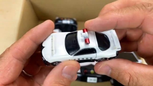 Miniature police car driving on a slope ☆ Emergency driving test of police cars piled up in boxes ☆