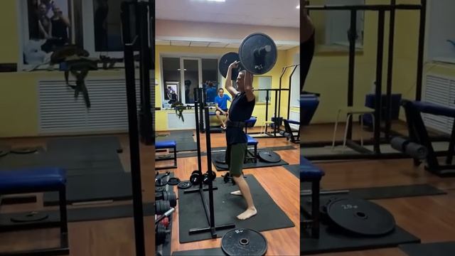 АТЛЕТ СТЕПАН ?- ЖИМ ШТАНГИ СТОЯ(АРМЕЙСКИЙ ЖИМ)40кг?? смотреть онлайн