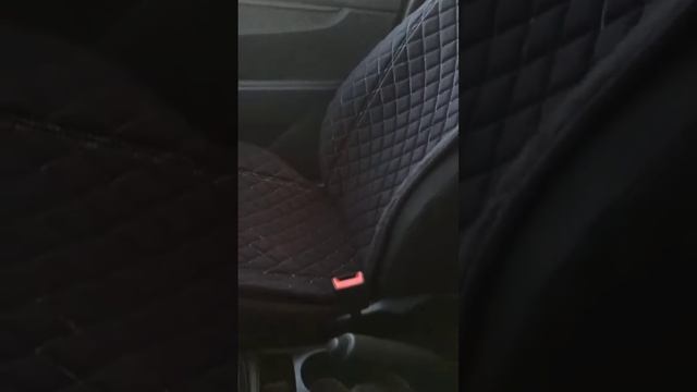 Черные с белой строчкой накидки на сиденья автомобиля смотреть онлайн