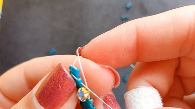 Вплетение шатона в бисерное полотно: мозаичное плетение смотреть онлайн