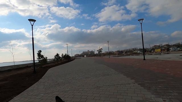 #крым #саки — Набережная с «другой стороны» Пробрался с тыла к Гигантским шахматам смотреть онлайн