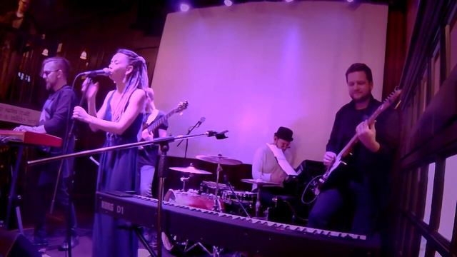 Leila & Band - Твой цвет (live) смотреть онлайн