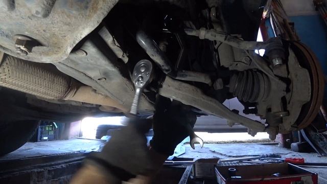 разорвало передний рычаг HYUNDAI TUCSON ! замена переднего рычага , замена шаровой смотреть онлайн