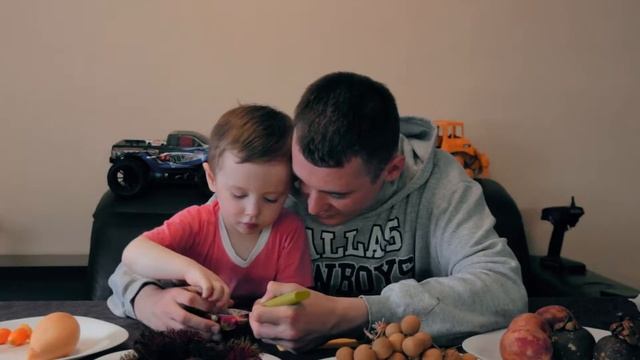 KIDIKUD пробуем ЭКЗОТИКУ! Что у ПАПА С ЛИЦОМ? Какой ФРУКТ САМЫЙ ВКУСНЫЙ ? смотреть онлайн